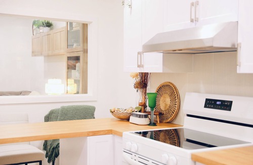 Calgary House | Little Nest – Scandinavian-Inspired Stay w/Garden & Family Fun and pet free