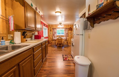 Marquette Cabin | Little Red Retreat: Lake Breezes & Cozy Nights – Summer's Calling