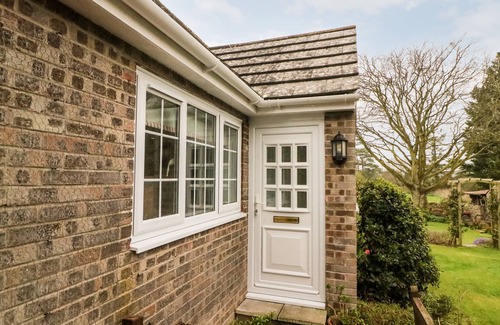 Upwey Cottage | LITTLE RETREAT, romantic, with a garden in Upwey