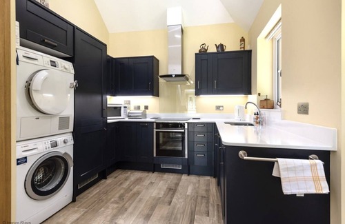 Pulborough Cottage | Little Vintners by inspirestays.com - a cottage that sleeps 2 guests in 1 bedroom