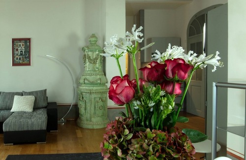Nikolaivorstadt Apartment | Live like a king in historic walls