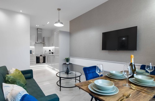 Didcot Apartment | LiveStay-Stylish 2Bed Apartment in Oxfordshire*2