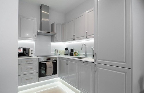 Didcot Apartment | LiveStay-Stylish 2Bed Apartment in Oxfordshire*2