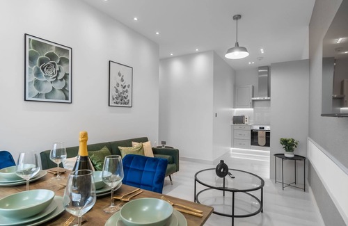 Didcot Apartment | LiveStay-Stylish 2Bed Apartment in Oxfordshire*2