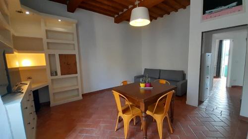 Livorno House | Livornine Appartamento rustico con posto auto