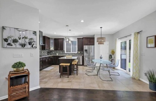 Cliftondale House | Liz's Houzz- Spacious Luxe Escape- Mins to Area Attractions-15 Min to Airport