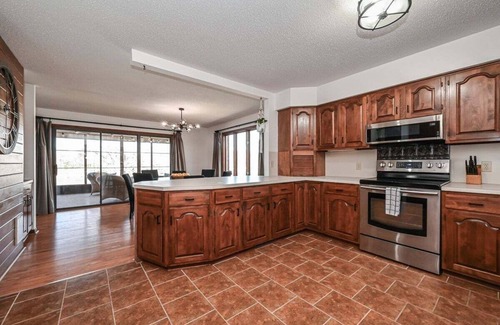 Barium Springs House | LKN Lakefront | Private Dock | Hot Tub | Pet Friendly