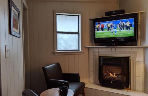 Eureka Springs House | Loblolly Pines Adventure Cabin 1 Q/Q