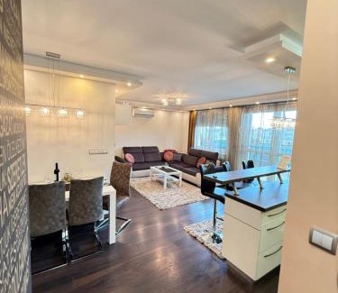 Kecskemet Apartment | Local-Lux Apartman 3 szoba, privát parkoló