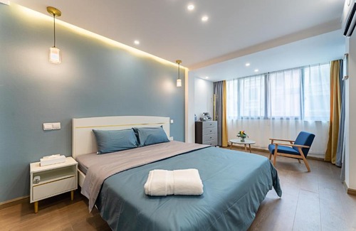 Downtown Hangzhou Apartment | Locals Apartment Place 99