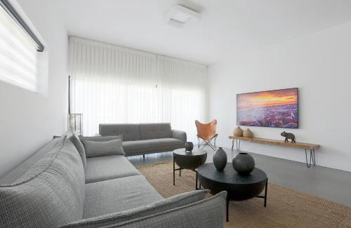 Old North Apartment | Localz - Bazel Central Apartment With Balcony
