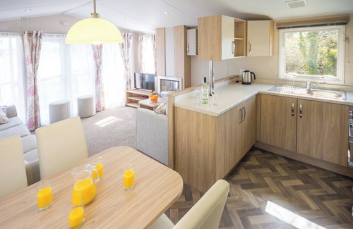 Rookley House | Located at the tranquil viewpoint area of Rookley Park.