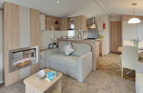 Rookley House | Located at the tranquil viewpoint area of Rookley Park.