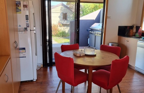 Indented Head House | Located in tranquil street and only 200 metres from the beach