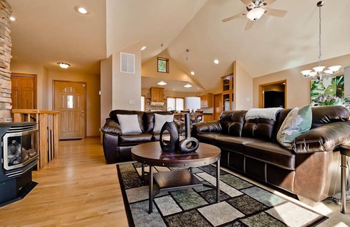 Eureka Springs House | Located On The Beautiful Kings River With Your Own Private Gravel Bar