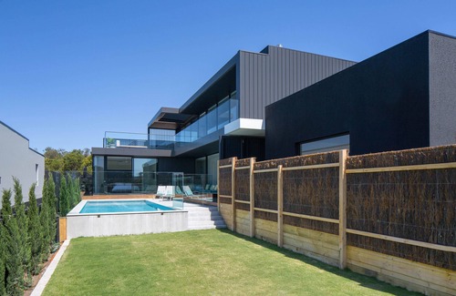 Blairgowrie House | Location! Location! BLAIRGOWRIE LUXURY BEACH HOUSE