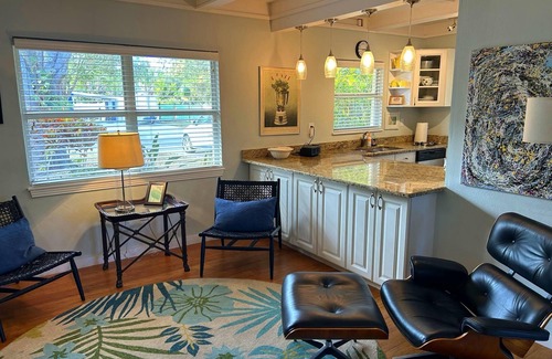 Ringling Park House | Location, Location Trolley to Beach, Walk Downtown. Bike Legacy Trail, Pets OK.