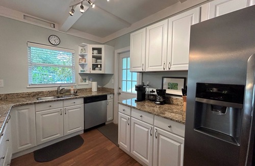 Ringling Park House | Location, Location Trolley to Beach, Walk Downtown. Bike Legacy Trail, Pets OK.