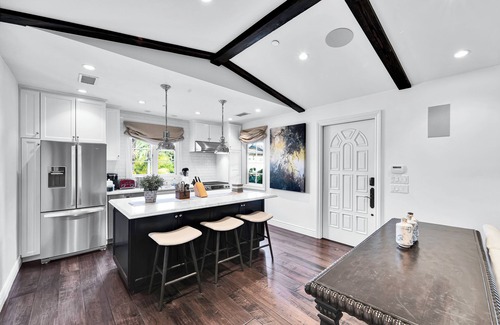 The Flats House | Location, Location, Location! Located In The Heart Of Beverly Hills