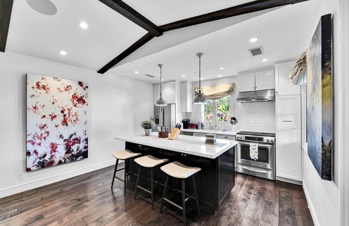 The Flats House | Location, Location, Location! Located In The Heart Of Beverly Hills