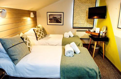 Fort Augustus Hotel | Lock Chambers, Caledonian Canal Centre