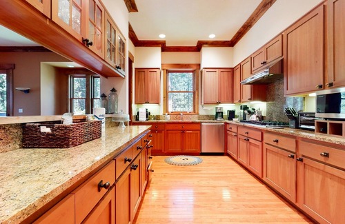 Crooked Pines House | Lodestar #2001 (5-Bedroom Home) - Pets Allowed by RedAwning