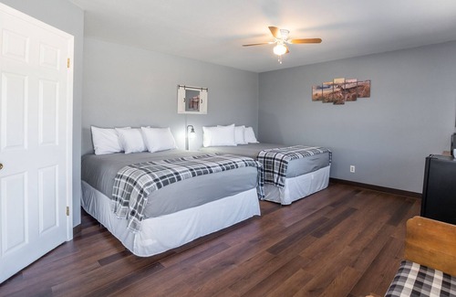 Yantis House | Lodge #2 with Game Room, Pool Table, and Outdoor Kitchen