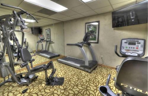 Sevierville Hotel | Lodge at Five Oaks Pigeon Forge - Sevierville