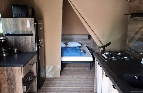 Long Cabin | LODGE LE CAREX Grundstück 16- 2 Schlafzimmer 5 Betten 5 Personen