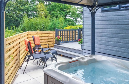 Low Newton Ski Chalet | Lodge with one double with TV.