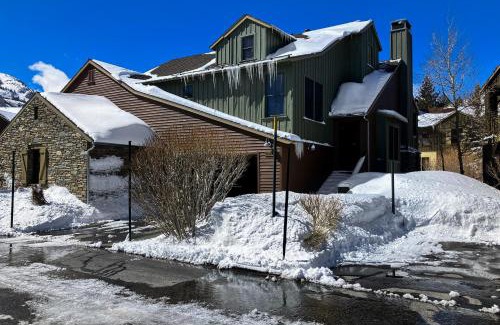 Mammoth Lakes Apartment | Lodges 1136