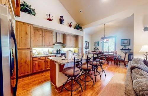 Mammoth Lakes Apartment | Lodges 1136