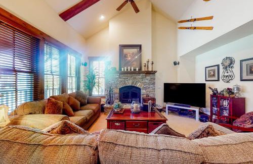 Mammoth Lakes Apartment | Lodges 1136