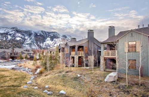 Mammoth Lakes House | Lodges 1140- Spacious Townhome on Golf Course