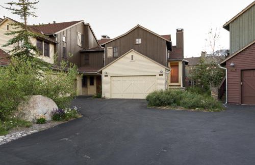 Mammoth Lakes House | Lodges 1140- Spacious Townhome on Golf Course