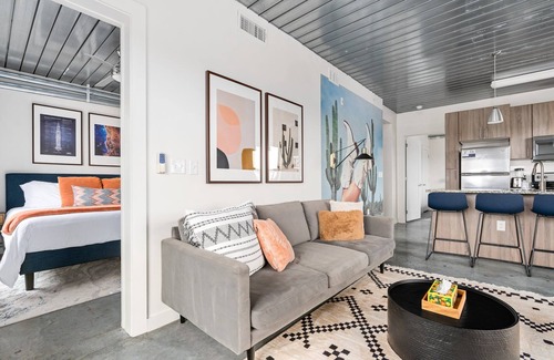 Midtown Apartment | Lodgeur | Sleek & trendy 2BR corner loft | Midtown