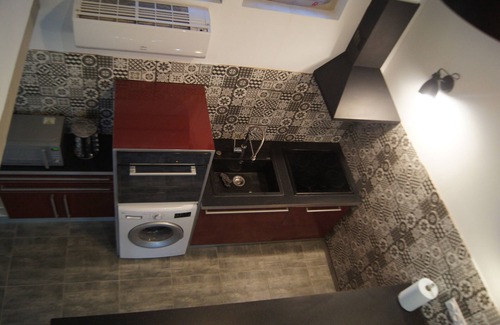 Castres House | Lodging in a fenced park with wifi, air conditioning and free Netflix.