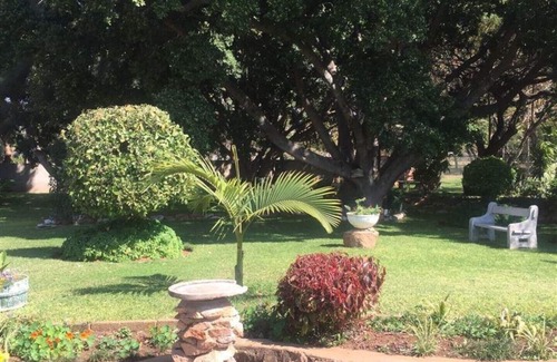 Bulawayo House | Lodumo Guesthouse B & B
