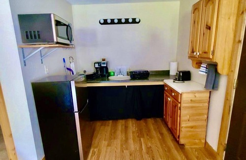 Moscow Cabin | Loft Cabin #5 is near beautiful Cedar River.