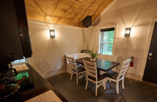 Cuyahoga Falls Cabin | Loft Cabin in the Cuyahoga Valley