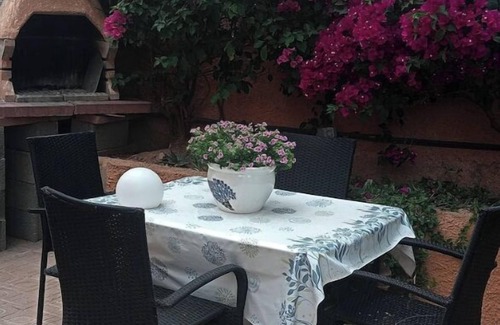 Chiva Villa | Loft in the villa, swimming pool, parking, enclosed garden.