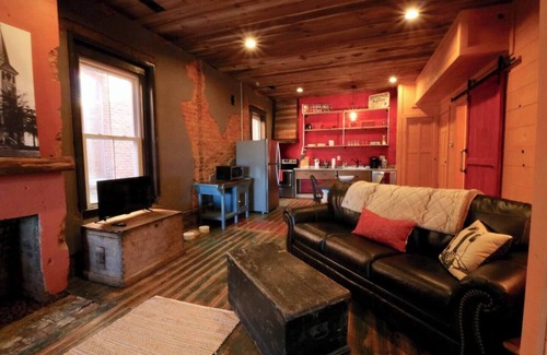 Walhalla Apartment | LOFTS OVER MAIN ~ Walhalla Studio