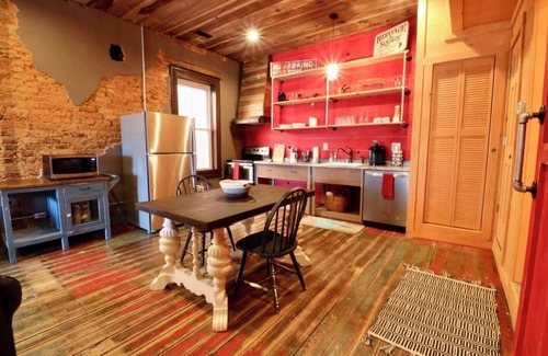 Walhalla Apartment | LOFTS OVER MAIN ~ Walhalla Studio