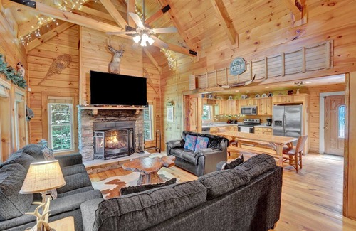 White Haven Cabin | Log Cabin 2 acres borders Lehigh River & Trail-Game room, Bar, Fire Pit, hot tub