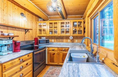 Custer Cabin | Log Cabin close to Custer