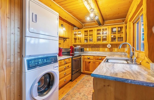 Custer Cabin | Log Cabin close to Custer