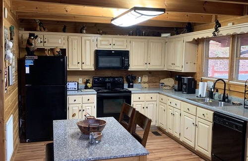 Gatlinburg - Pigeon Forge Cabin | Log cabin getaway near Gatlinburg.