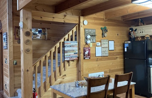 Gatlinburg - Pigeon Forge Cabin | Log cabin getaway near Gatlinburg.