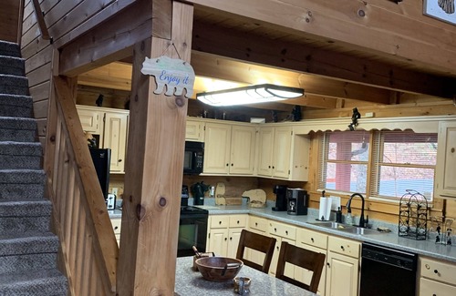 Gatlinburg - Pigeon Forge Cabin | Log cabin getaway near Gatlinburg.