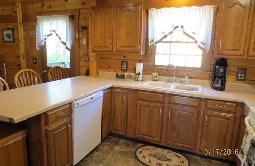 Brownsville Cabin | Log Cabin home with Mt Ascutney views and pool table